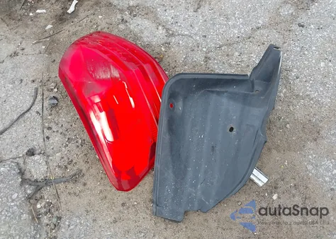 2015 Nissan Rogue Select S z USA, uszkodzony, nr VIN JN8AS5MT2FW665542